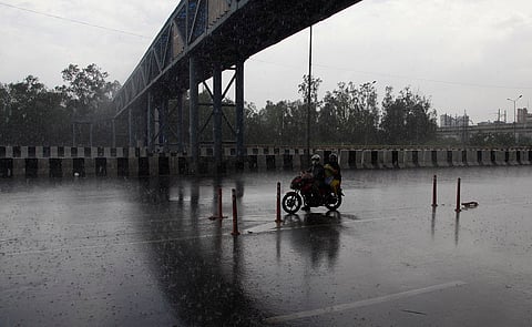 Daily weather tracker: Rain brings relief to Delhi-NCR as hills brace for winter chill; storm alerts issued across several states
