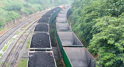 India’s renewable power generation crosses 100 billion units in a quarter for first time as coal stocks fall: CREA
