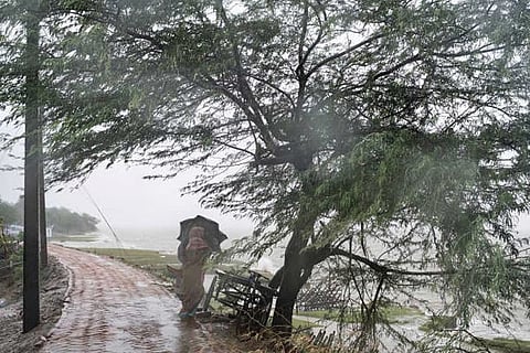 Daily weather tracker: Cyclone Arnab intensifies over Bay of Bengal, may hit Andhra Pradesh on October 28