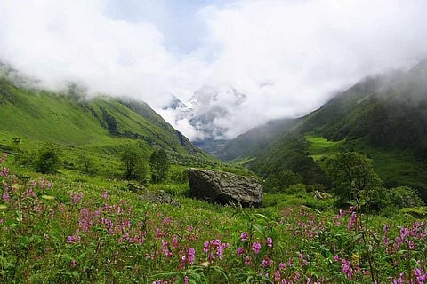 आज उत्तराखंड समेत कई राज्यों में भारी से बहुत भारी बारिश होने की आशंका जताई गई है, यहां 12 सेमी (120 मिमी) तक बरस सकते हैं बादल 