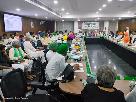 जीएम फसलों के विरुद्ध किसान नेताओं की एकदिवसीय बैठक, फोटो - सीएसई