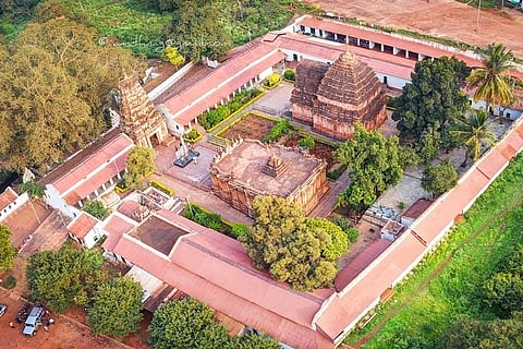 1200 वर्ष पुराना कुमारस्वामी मंदिर कर्नाटक के संदुर में स्थित है; फोटो: अनु सतीश/ एक्स (ट्विटर)  