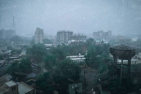 कल गुजरात के अलग-अलग हिस्सों में बहुत भारी से भयंकर बारिश हुई, यहां 210 मिमी बारिश दर्ज की गई।  