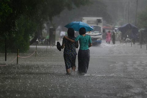 आज, पश्चिम बंगाल में गंगा के मैदानी हिस्सों, उत्तरी ओडिशा के अलग-अलग इलाकों में बादलों के 200 मिमी से अधिक बरसने के आसार हैं 