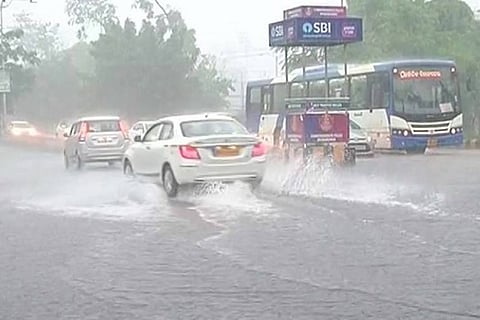 आज, पूर्वी मध्य प्रदेश, छत्तीसगढ़, बिहार, झारखंड तथा ओडिशा के अलग-अलग हिस्सों में 120 मिमी या उससे अधिक बारिश होने का पूर्वानुमान है।