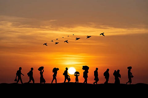 2020 में अपने पैदा हुए देशों के अलावा किसी अन्य देश में रहने वाले कुल अनुमानित 28.1 करोड़ लोग 1990 की तुलना में 12.8 करोड़ अधिक थे और 1970 में अनुमानित संख्या से तीन गुना अधिक है।