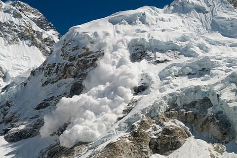 हिमाचल प्रदेश: भूस्खलन-प्रवण क्षेत्र आमतौर पर निचली-ऊंचाई वाली नदी घाटियों में है, भारी ऊंचाई वाले पहाड़ों में हिमस्खलन का अधिक खतरा है। 