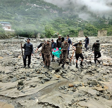 धराली में बचाव कार्यों में लगे सेना के जवान । फोटो : X@adgpi
