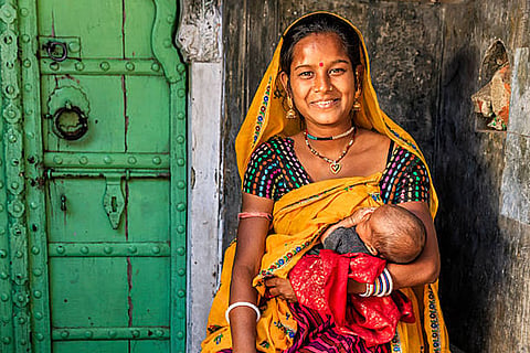 एनीमिया की रोकथाम और इलाज: गर्भवती महिलाओं में आयरन और फोलिक एसिड की नियमित खुराक देना। गंभीर एनीमिया में आयरन या रक्त चढ़ाना।