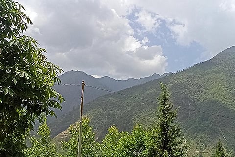 पश्चिमी विक्षोभ 27 अक्टूबर से होगा सक्रिय, जम्मू-कश्मीर, हिमाचल और उत्तराखंड में बारिश व बर्फबारी की संभावना, उत्तर भारत में ठंड बढ़ेगी।