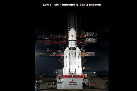 इसरो के एलवीएम3 रॉकेट ने अमेरिका की एएसटी स्पेस मोबाइल के ब्लूबर्ड ब्लॉक-2 संचार उपग्रह का आज सुबह सफल प्रक्षेपण किया 