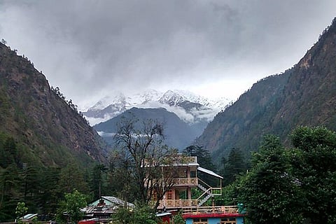 13 और 14 मार्च को जम्मू और कश्मीर, लद्दाख और हिमाचल प्रदेश के कई इलाकों में हल्की से मध्यम बारिश और ऊंचाई वाले हिस्सों में बर्फबारी हो सकती है।