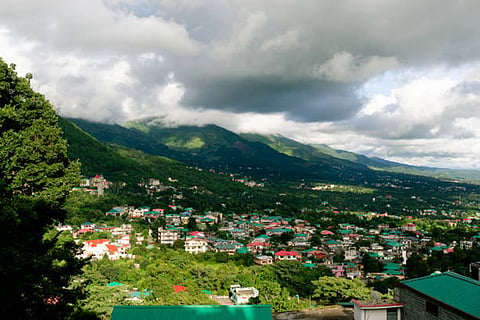 पश्चिमी विक्षोभ के असर से उत्तर भारत में बारिश और तेज हवाओं ने लोगों को भीषण गर्मी से बड़ी राहत दी।