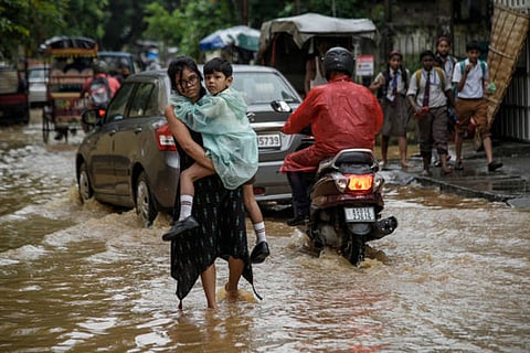 पूर्वोत्तर में भारी बारिश से बाढ़ का कहर, असम के 69 गांव प्रभावित, 20 से ज्यादा राज्यों में बारिश-आंधी का अलर्ट जारी।