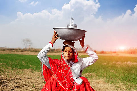 लंबी गर्मी की मार से गर्भवती महिलाओं और नवजात बच्चों की सेहत पर बढ़ा खतरा, अध्ययन में सामने आए गंभीर परिणाम।