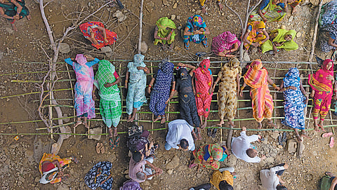 कानून के पालन, उचित मुआवजे और पुनर्वास की मांग कर रहे आदिवासियों ने 3 जुलाई से दूसरी बार चिता आंदोलन शुरू किया जिसे प्रशासन ने 
19 जुलाई को जबरन उठा दिया