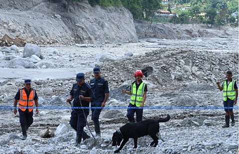 आपदा के बाद नेपाल पुलिस का सर्च अभियान। फोटो: X@NepalPoliceHQ