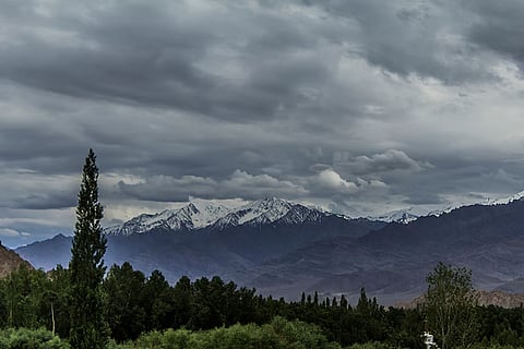पूर्वोत्तर, उत्तर भारत और दक्षिण भारत के कई राज्यों में भारी बारिश का अनुमान, येलो अलर्ट जारी किया गया।