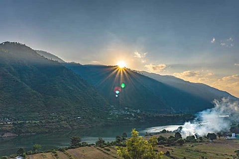 हिमालयी घाटी में वायु प्रदूषण चिंता बढ़ा रहा, ओजोन का स्तर कुछ दिनों में सामान्य सीमा से कई गुना अधिक रहा।