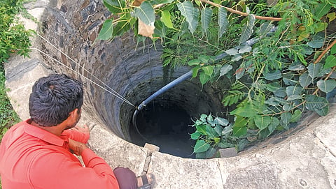 गुजरात के देवभूमि द्वारका जिले के गांव सिदपुर के कुएं पूरी तरह सूख चुके हैं