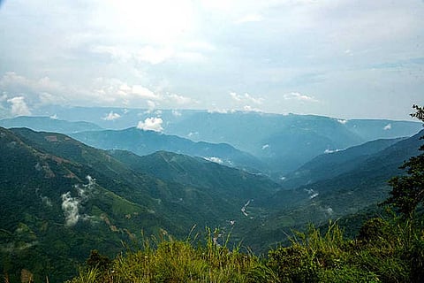 पूर्वोत्तर राज्यों में कम दबाव के प्रभाव से भारी बारिश, गरज-चमक और तेज हवाओं का दौर जारी रहने के आसार।