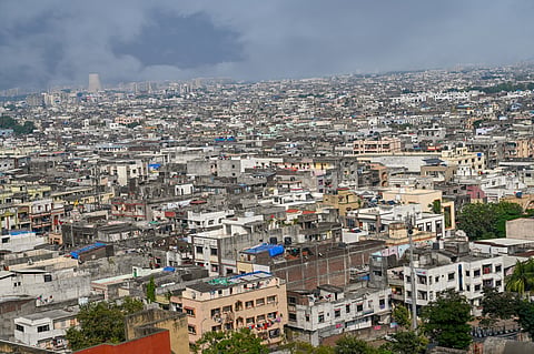 सूरत शहर का नजारा। फोटो: आईस्टॉक