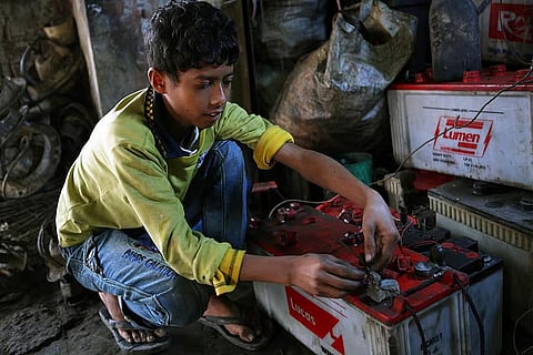 खामोश जहर, छिनता बचपन: हर साल 35 लाख से अधिक मौतों की वजह बन रहा है सीसा