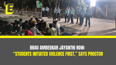 Picture of students on strike in front of Vice-Chancellor's resident.