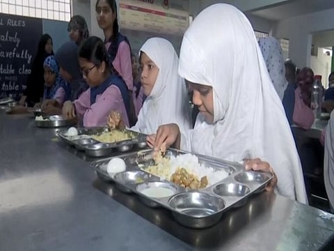 Telangana begins phased rollout of Rs 800 crore school breakfast scheme in 1,302 institutions  