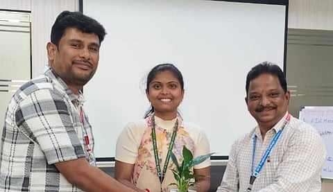 Bhavana Pullur (centre)