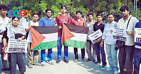 Peaceful human chain for Palestine in Jamia Millia Islamia