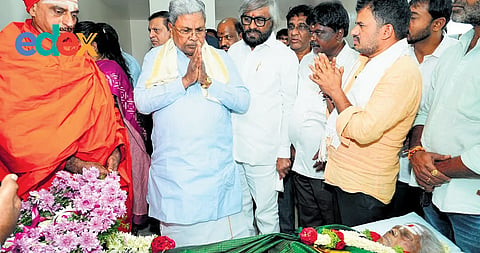 Chief Minister Siddaramaiah pays his last respects to Karnataka’s forest ambassador Salumarada Thimmakka in Bengaluru on Friday 