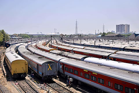 Railway Ministry urges actions to maintain train punctuality during fog