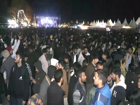 Tourists throng Shimla's ridge to welcome New Year amid winter Carnival festivities