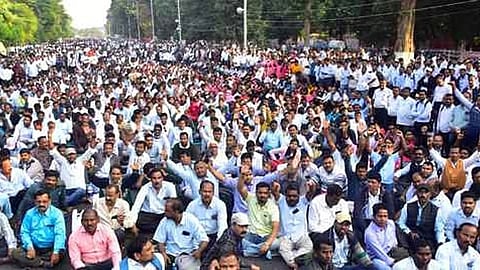 Agitating teachers' 