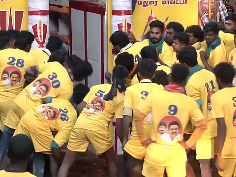 Jallikattu begins at Avaniyapuram as authorities ensure tight security and medical preparedness
