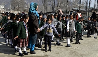 Schools reopen in Kashmir 