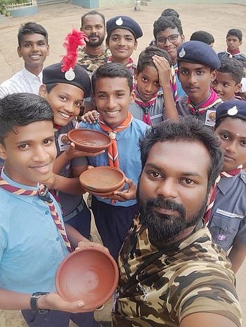 Thanjavur1

20/3/2026, Thanjavur: Students with bowls for keeping water for birds. 