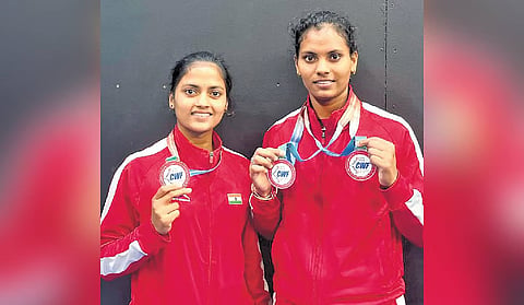 Daily wage labourers’ daughters from Vizianagaram win gold at Commonwealth weightlifting meet