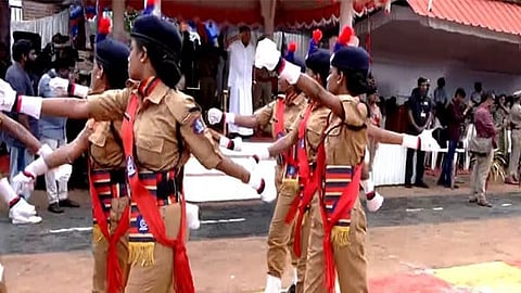 Kerala's Student Police Cadet project has set national example in humanitarian activities