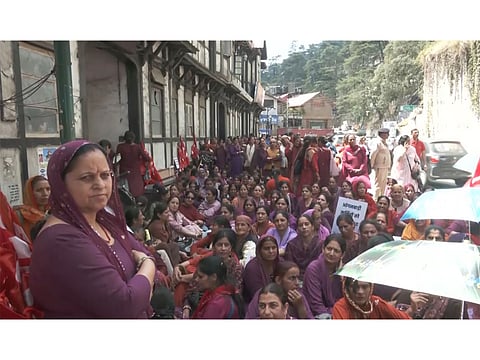 Anganwadi workers lay siege to Himachal Secretariat, demand gratuity, pension and EPF security