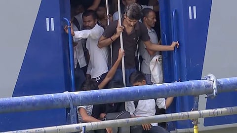 Heavy rush at Patna Junction as exam aspirants struggle to board trains; several miss Bihar Police constable exam