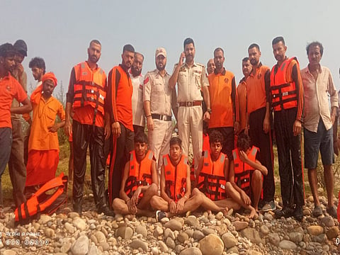 Jammu Police, SDRF rescue four children stranded in River Tawi