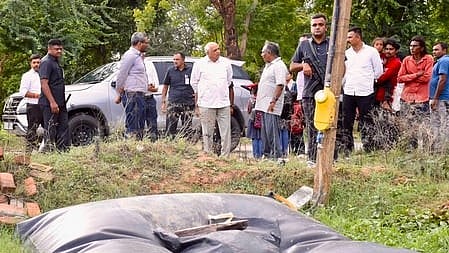 Gujarat CM stops convoy to interact with schoolchildren, residents in Anand