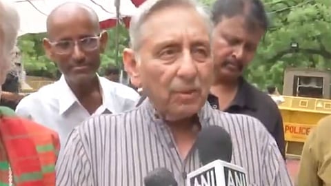 Mani Shankar Aiyar joins ‘historic’ student protest, says youth are teaching leaders to be fearless against Modi, Shah