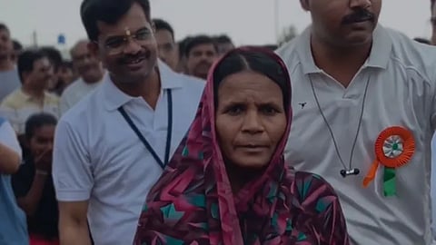 Maharashtra mother races barefoot in saree, wins prize money to support daughters’ education