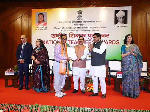 Pralhad Joshi celebrates Teachers’ Day with 82 National Award recipients