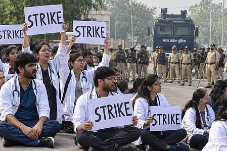 Intern doctors’ strike disrupts OPDs across Madhya Pradesh; JDA joins protest