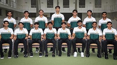 UK anti-migrant protesters mistake Pakistan U19 team for asylum seekers