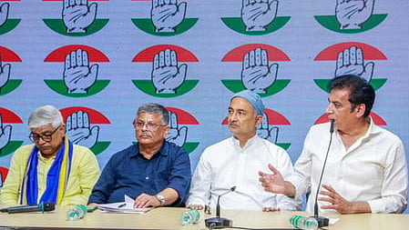 Former DUTA chief Aditya Narayan Mishra joins Congress